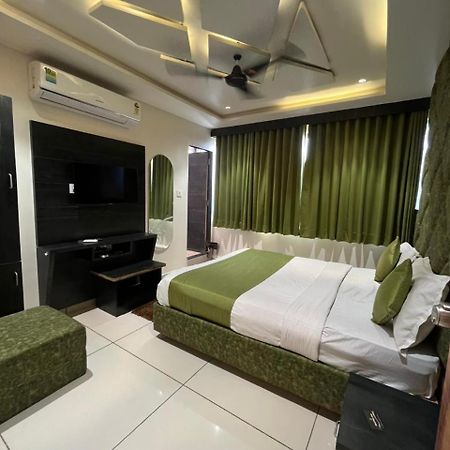 Prime View Hotel Ahmedabad Exterior foto