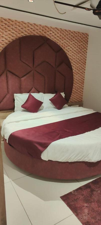 Prime View Hotel Ahmedabad Exterior foto