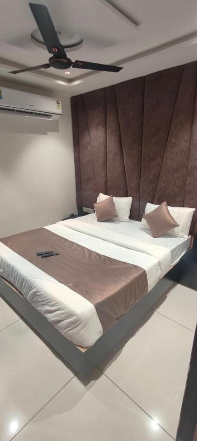 Prime View Hotel Ahmedabad Exterior foto