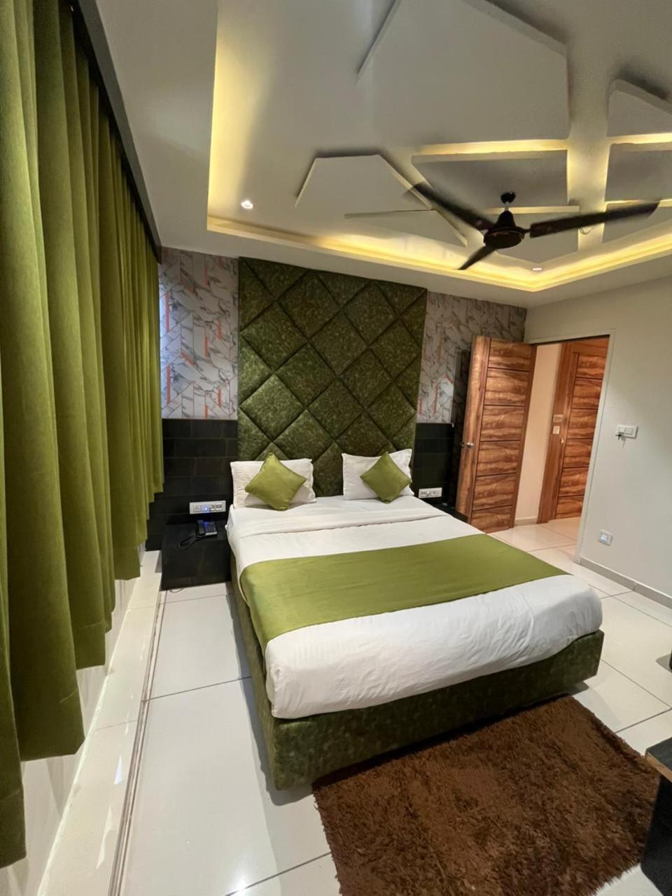 Prime View Hotel Ahmedabad Exterior foto